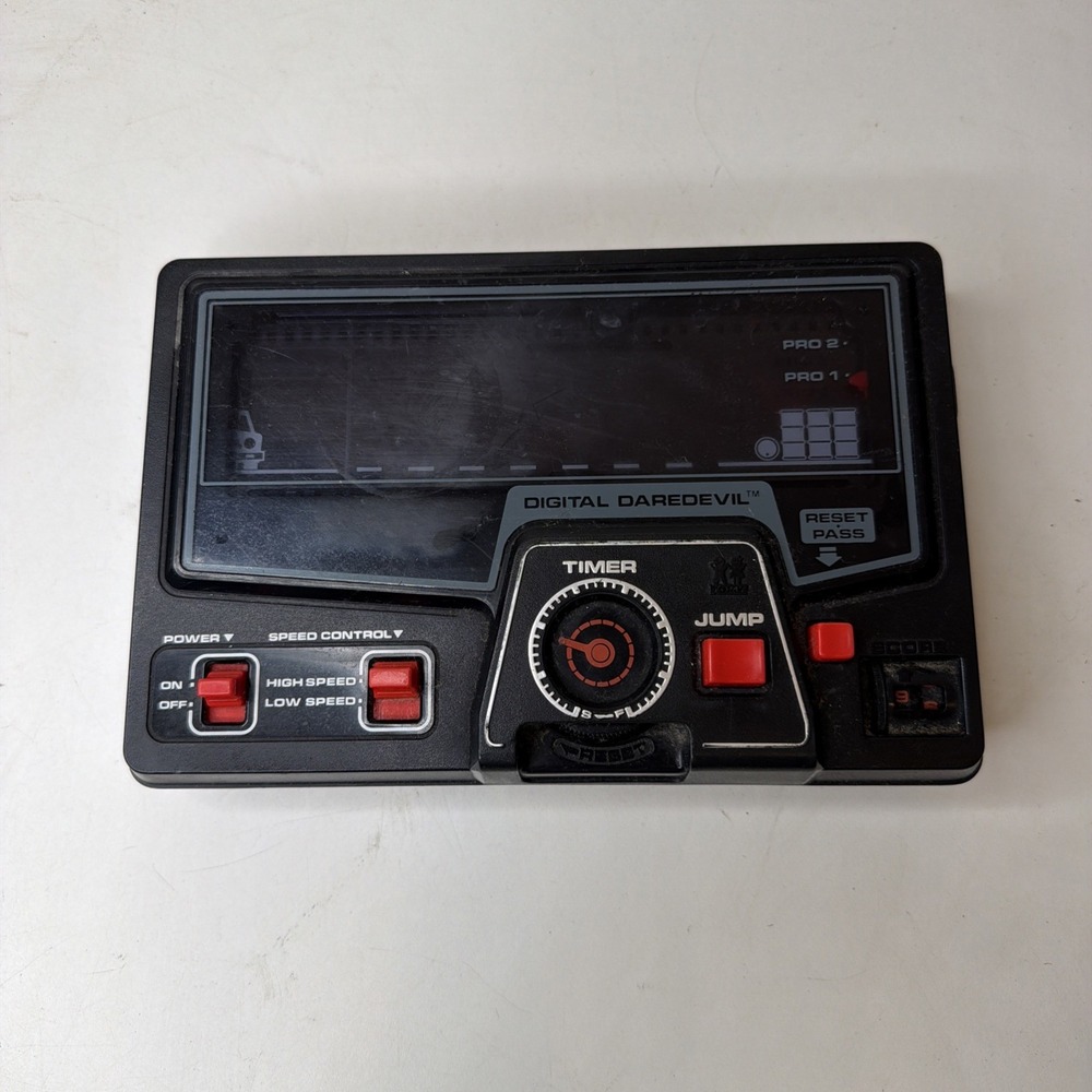 TOMY DIGITAL DAREDEVIL HANDHELD Vintage Video Game
